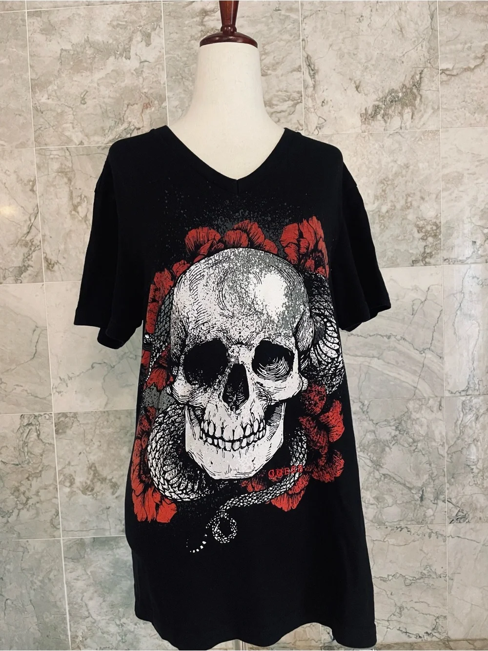 GUESS Floral Skull Graphic V Neck Shirt Tee - Picture 2 of 8